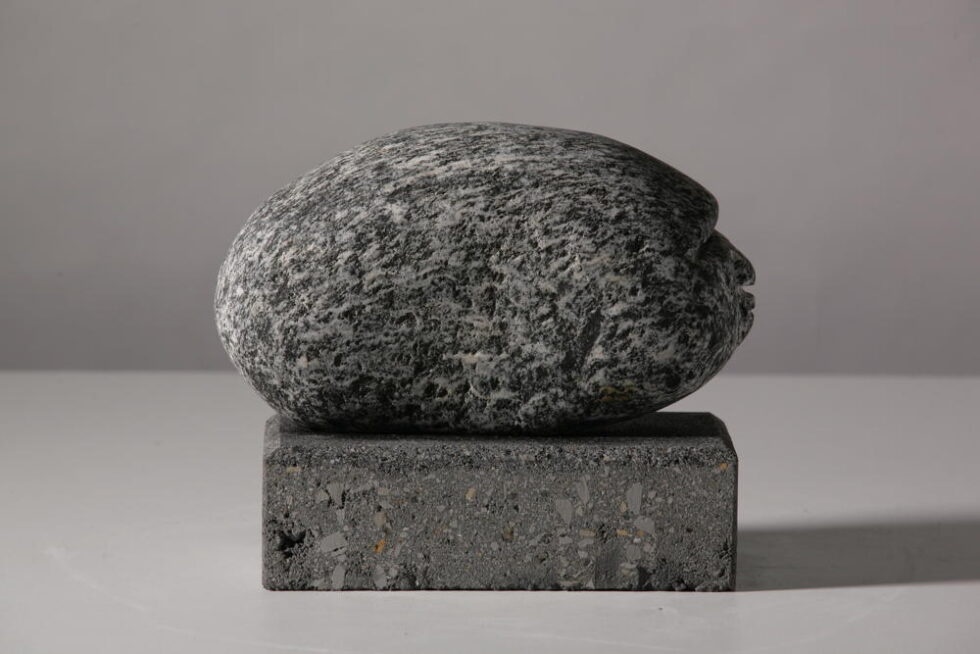 2011-073, 10x18x22 cm, Granit und Beton, granite and concrete